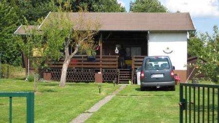 Location d'un chalet vue sur l'étang, calme et détente.