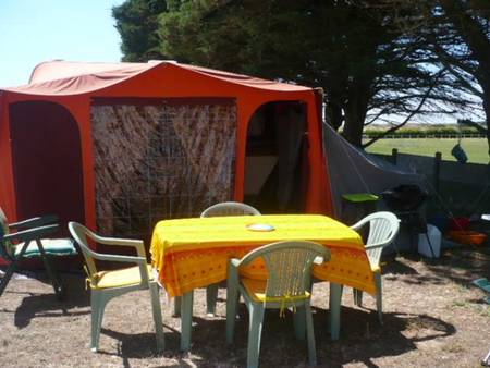 Location caravane équipée 4/5 personnes accès direct à la plage.