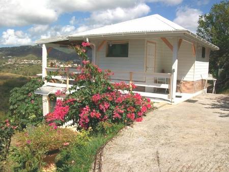 Chalet Ninon pour 2 ou 4 personnes vue sur mer et campagne.