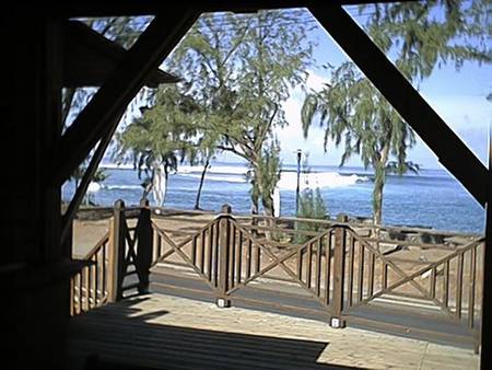 Dodo Spot lodge créole face au spot de surf de St-Leu.