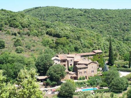 Gîtes dans mas avec salle de fête et piscine dans les cévennes.