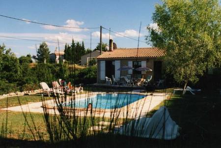 Location appartement dans villa avec piscine, Rians.