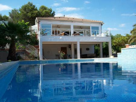 Location belle et grande propriété à Mirador Del Penedes de 6 à 12 personnes.