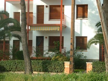 Appartement 3 pièces dans résidence avec piscine entourée d'oliveraies.