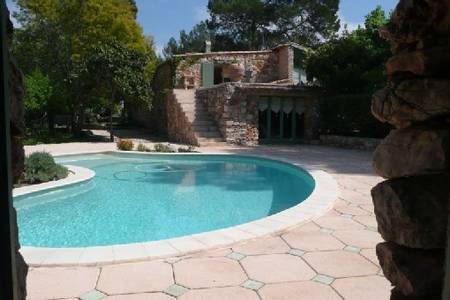 Mas en pierre ancienne bergerie.