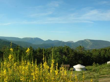 Hébergement sous yourtes mongoles dans les Gorges du Verdon.