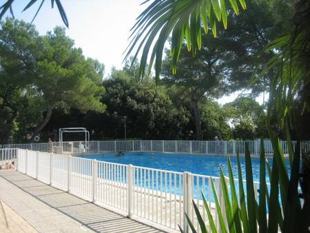 Location Appartement F2 (RDC Maison) Vallauris dans résidence avec piscine.