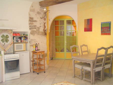 Maison pour 4 personnes, beau village entre mer, lacs et montagnes.