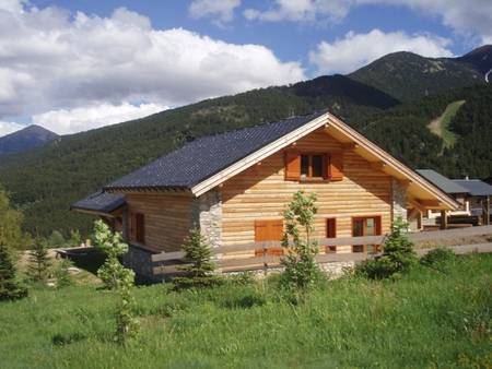 Location chalet de luxe, construction biologique, spa et sauna privé.