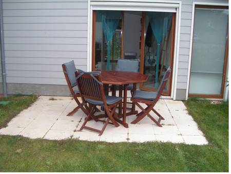 Appartement lumineux de plain-pied terrasse et jardin, accès direct à la plage