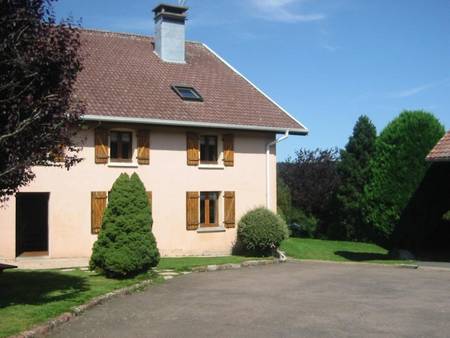 Gîte de grande capacité dans un petit village des Vosges Meridionales.