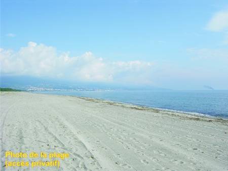 Location appartement Corse à deux pas de sa plage de sable avec accès privatif