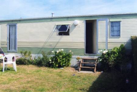 Mobil home à louer entre la mer, le port et les commerces.