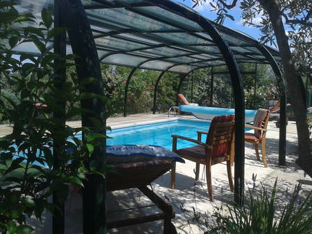 Gîte pour 4 personnes avec piscine couverte et chauffée à 5 minutes d'Anduze. 